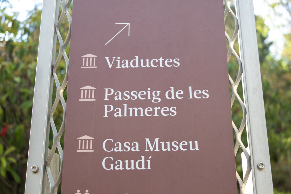 Indications à l'intérieur du parc Guell