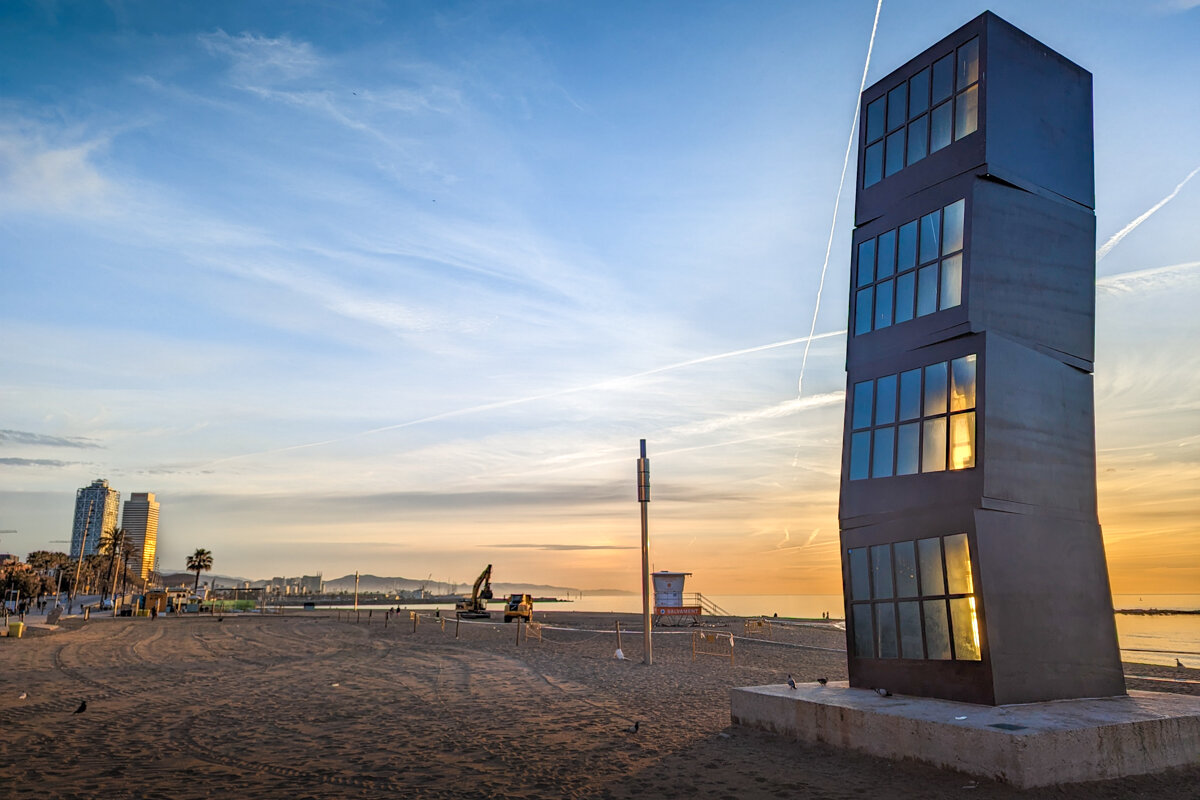 Lever de soleil sur la plage de Barcelone