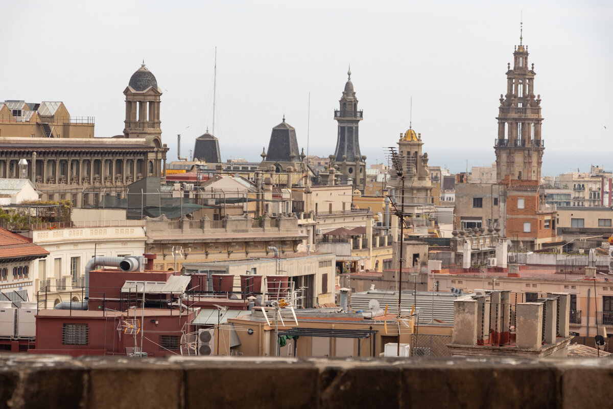 Vue sur la ville depuis le toit de la cathédrale de Barcelone